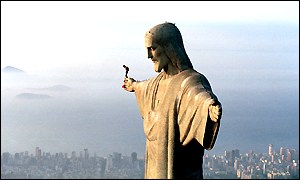 Cristo Redentor j foi palco de salto de pra-quedas