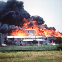 Massacre de Waco também mostrou o perigo de confiar cegamente na liderança institucional waco2-d800e4d16a3140a49d2a101ee0c40cbe
