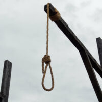 Justiça militar dos EUA enforca Michelle OBAMA, também conhecida como Michael Robinson The gallows against the dark sky. Medieval execution. Depression.